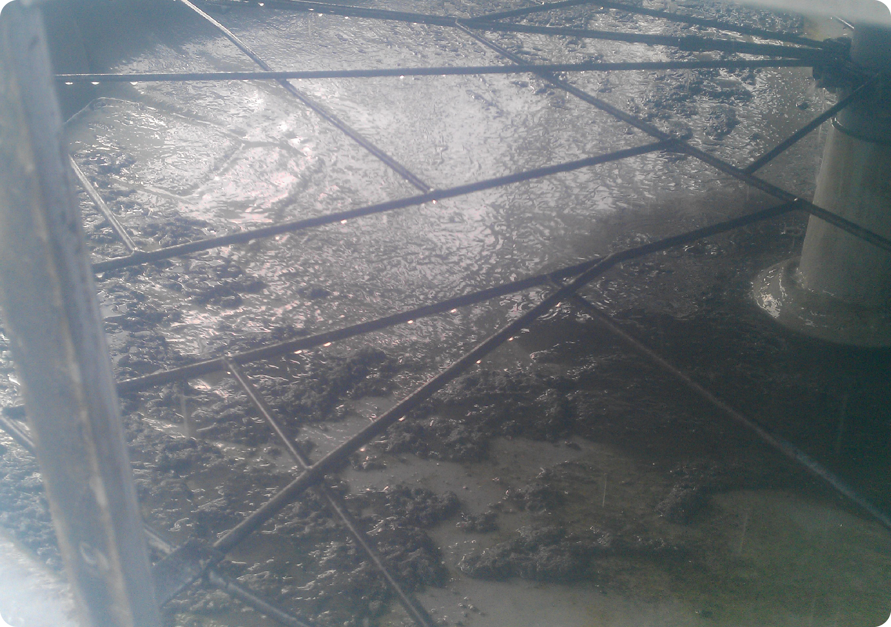 槽底鐵鏽沉泥累積需排放