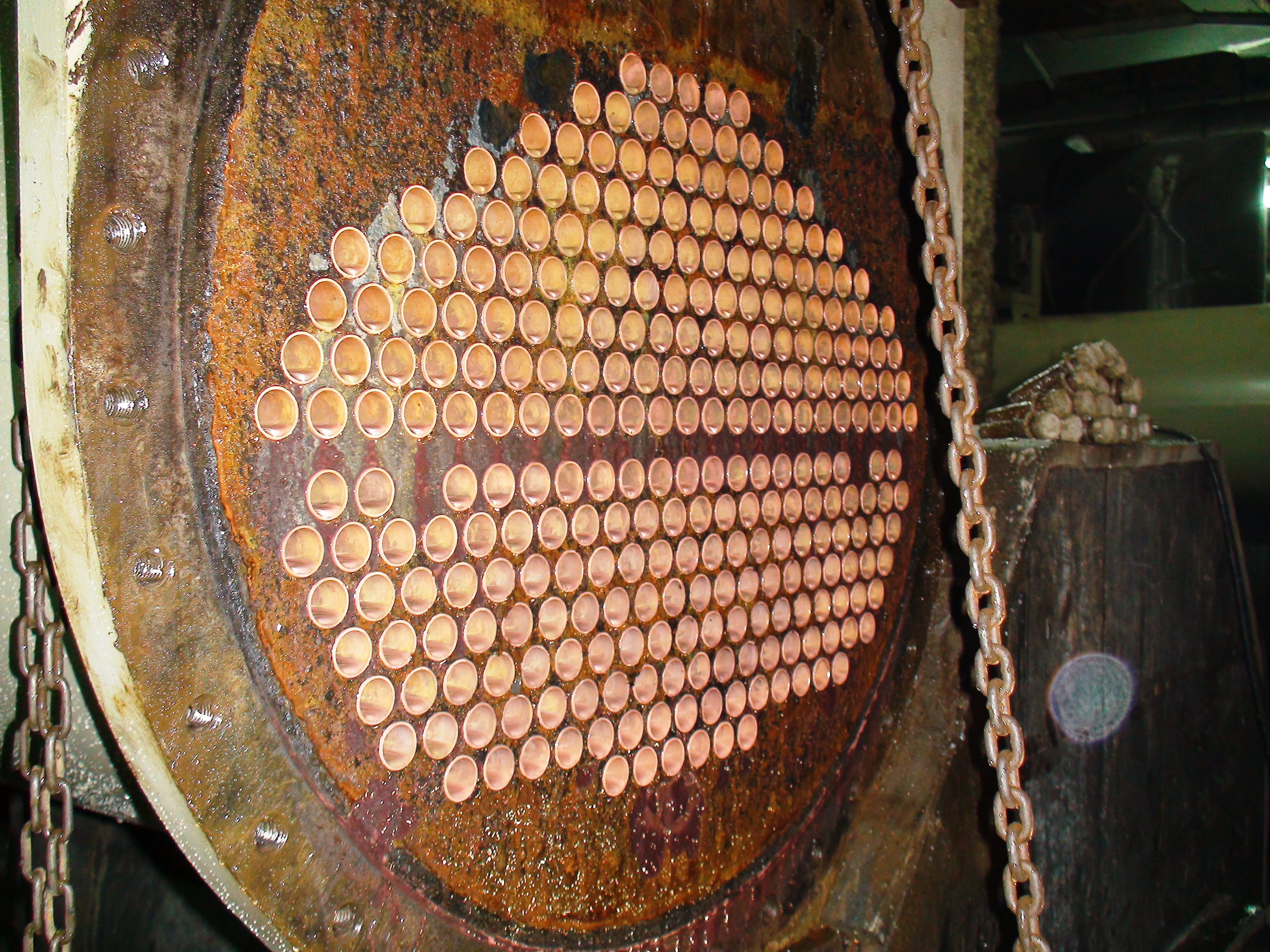 清洗前-冷凝器水垢