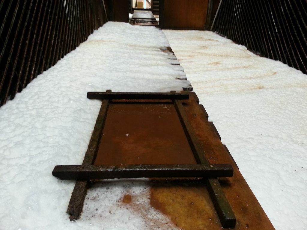 循環清洗期間髒污被剝離帶起示意